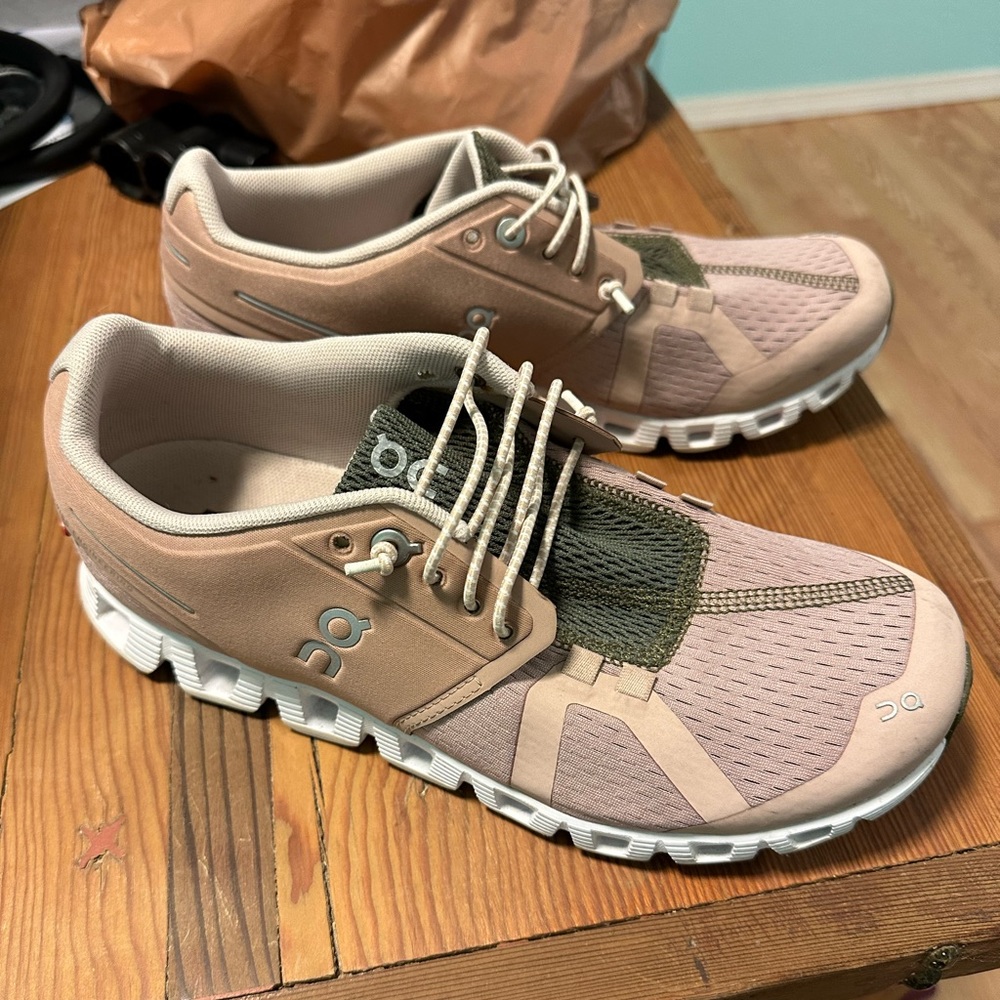 On Cloud 5 Running Shoes